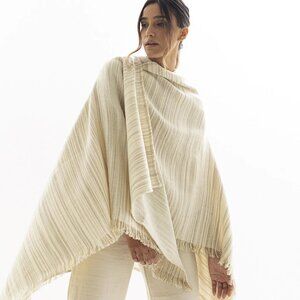 RUANA IRQUI (NATURAL) (MERINO WOOL AND BABY LLAMA)